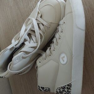 Airwalk, size 8, tennis shoes